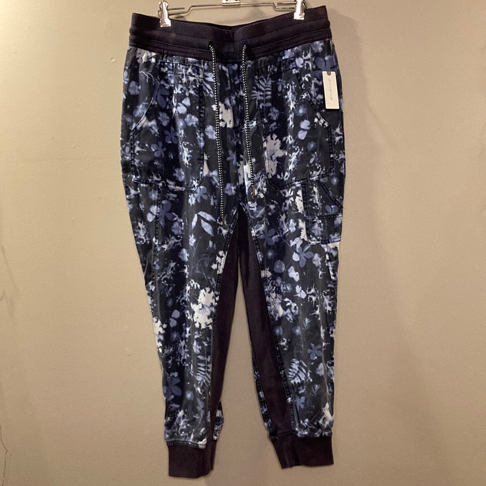Anthropologie Nomad Joggers - Picture 6 of 15